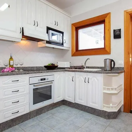 Lucia, Playa Burgado Villa